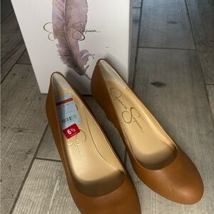 Jessica Simpson JS-Sampson Wedge Heels 6.5M Almond Grain Tan Brown Pumps NEW